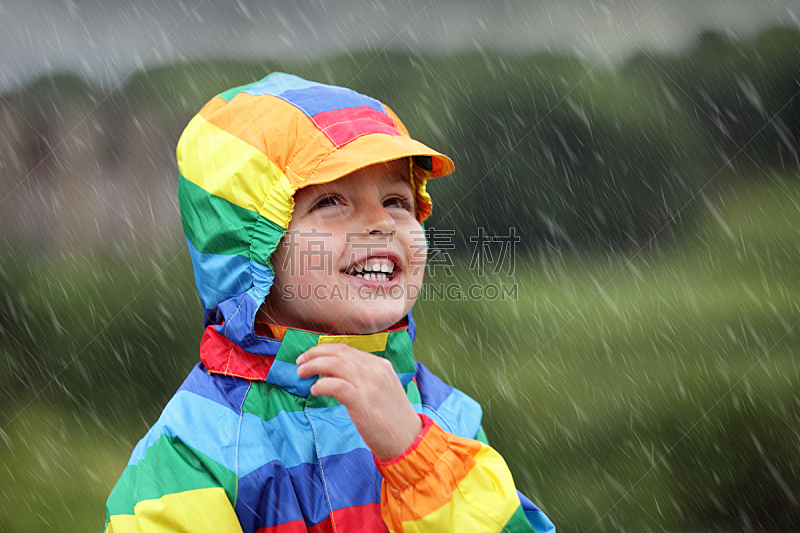雨,男孩,里面翻到外面,彩虹,雨衣,暴雨,水,留白,学龄前,暴风雨