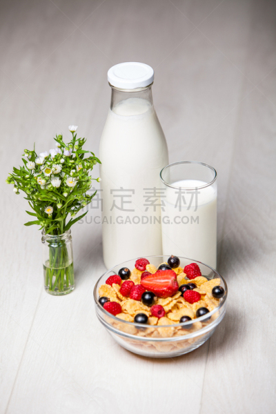 玉米片,早餐,牛奶瓶,浆果,轻的,垂直画幅,选择对焦,留白,奶制品,无人