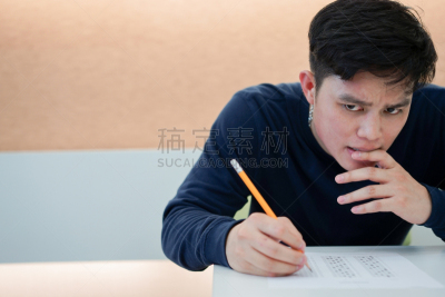 青少年,高中生,学生,教室,暴力,皱眉头,教育,检查,考试,读书