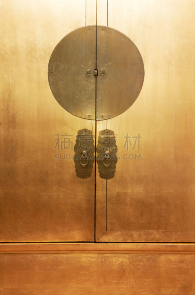 平视角,黄金,橱柜门,垂直画幅,正面视角,留白,古老的,家具,金属,彩色图片
