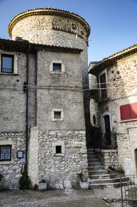 Situated in the Sagittario Valley and encircled by the Majella mountains, Scanno has been immortalised by photographers Henri Cartier-Bresson (1951) and Mario Giacomelli (1957–59) and, according to Edward Lear, was host to Italy’s most beautiful women.