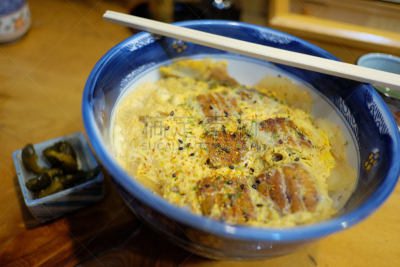 咸水鳗,米,鳗蒲烧,照烧,盖饭,宠物食盘,鳗鱼,配菜,褐色背景,糖衣蛋糕