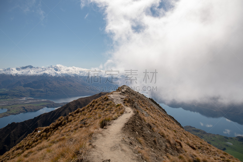 云,罗伊山,正下方视角,阿尔卑斯湖荒野地,徒步旅行,在上面,地形,极端地形,夏天,石材