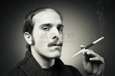 30到39岁,水平画幅,小胡子,烟,烟嘴,男性,仅男人,仅成年人,阶调图片,香烟