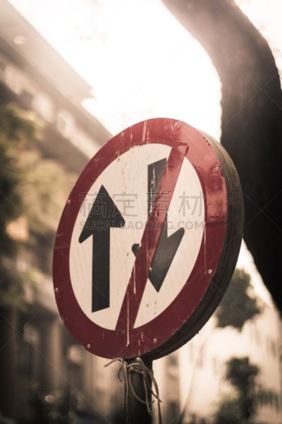 交通,布告,街道,垂直画幅,天空,留白,形状,无人,户外,交通方式