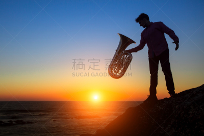 大号,音乐人,小号,海洋,海岸线,乐器,岩石,剪影,日落,不信