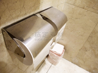卫生纸,两个物体,室内,简单,图像,卫生间,卷纸架,银色,无人,浴室