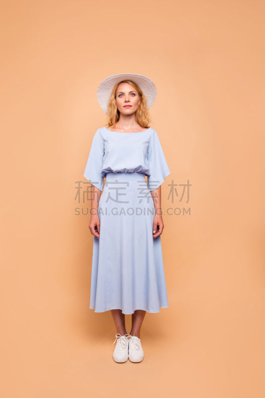 女人,衣服,自然美,超大号,比例,舒服,现代,深情的,摄影