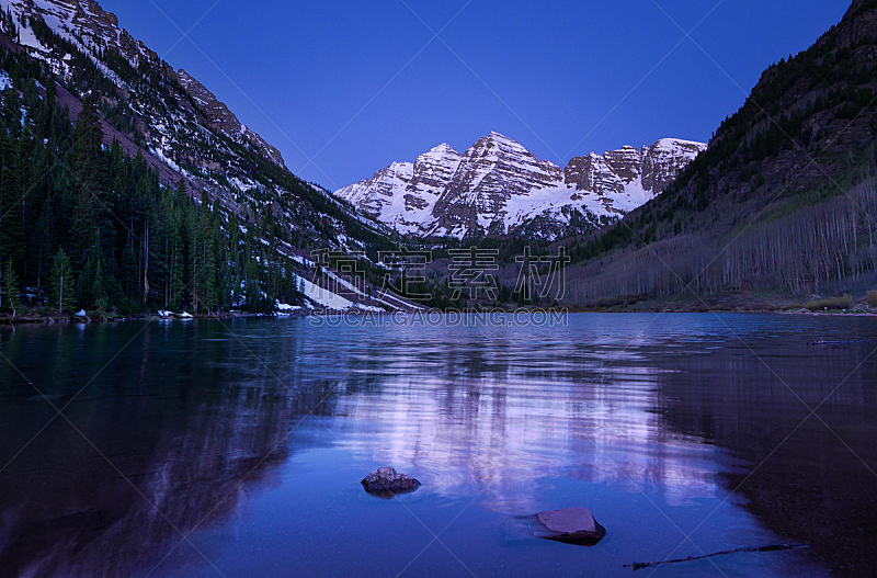 默鲁恩湖,自然,水,红色,寒冷,美国,水平画幅,雪,无人,蓝色