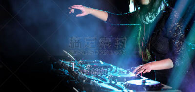 聚会的音乐主持人,夜总会,车轨,未来,电动搅拌器,夜晚,噪声,光,男性,娱乐俱乐部