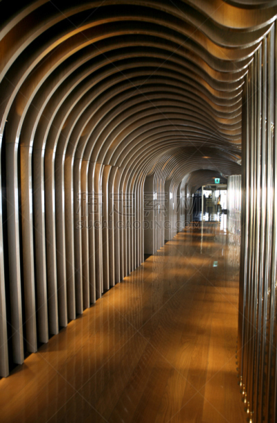 走廊,建筑外部,垂直画幅,褐色,无人,干净,金属,复合地板,建筑结构,现代