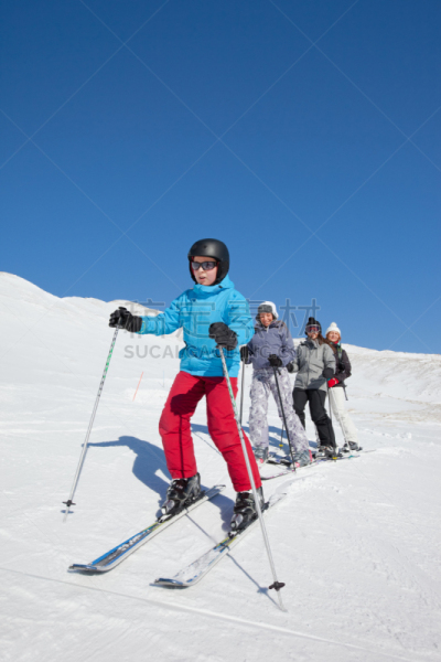 团队,滑雪雪橇,思诺山,垂直画幅,天空,青少年,雪,人群,青年人,友谊