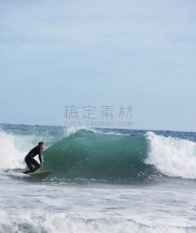 加利福尼亚,大浪冲浪,马里布,垂直画幅,风险,运动员,男性,仅成年人,海浪,运动