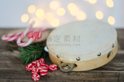 手鼓,糖果,水平画幅,盲人手杖,组物体,红色,圣诞小彩灯,2015年,灯串,松果