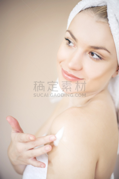 垂直画幅,留白,彩妆,早晨,纯净,化妆用品,疙瘩,仅成年人,润肤露,青年人