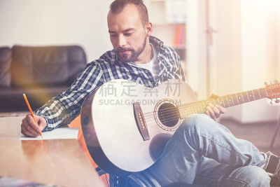 男人,络腮胡子,认真的,看,手,电视红人,流动的行人,作曲家,伤员,音乐人
