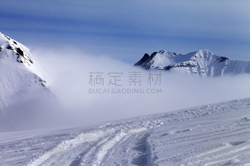 滑雪坡,雾,日光,白昼,雪崩,滑雪痕,滑雪板,滑雪场,天空,度假胜地