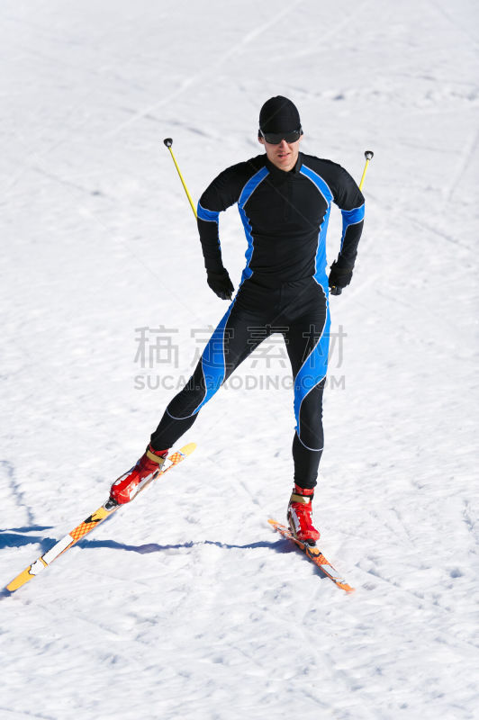 越野滑雪,青年人,男人,在活动中,运动,仅男人,仅一个男人,简单,拿着,阴影