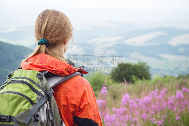 徒步旅行,山,青年女人,自然,女人,水平画幅,人,旅行者,夏天,户外