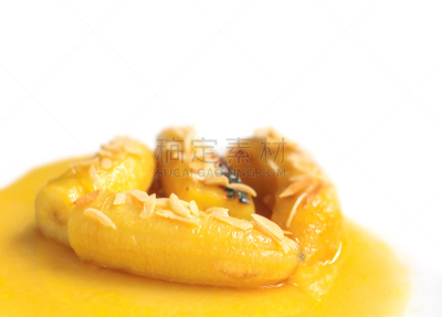 烧菜（法式烹调）,香蕉,坚果,软酱,芭蕉,奶油色,橙子,甜点心,糖浆,白色