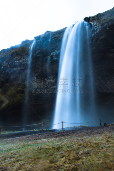 seljalandsfoss waterfall,冰岛国,视角,斯堪的纳维亚半岛,自然界的状态,云,自然神力,草,著名景点,自然美