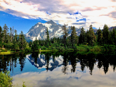 山,舒克森山,北小瀑布国家公园,北喀斯开山脉,常绿植物,水,天空,雪,旅行者,夏天