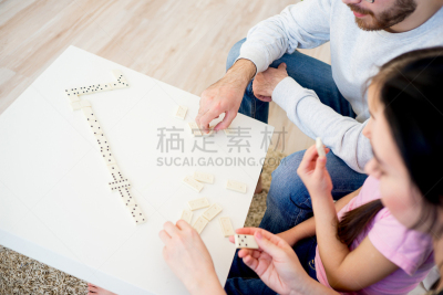 骨牌,进行中,家庭,水平画幅,父母,白人,居住区,俄罗斯,坐