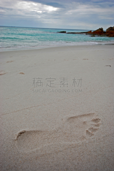 海滩,脚印,垂直画幅,水,沙子,无人,静水,运动,热带气候,挥手