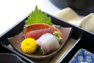 生鱼片,玉子寿司,便当盒,鲔鱼,蔬菜,多样,日本食品,食品,米,绿芥末酱