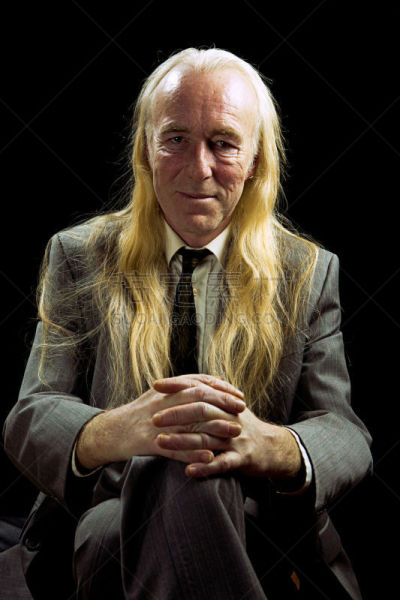 男商人,老年人,垮掉的一代,垂直画幅,留白,艺术家,半身像,注视镜头,性格,工作年长者