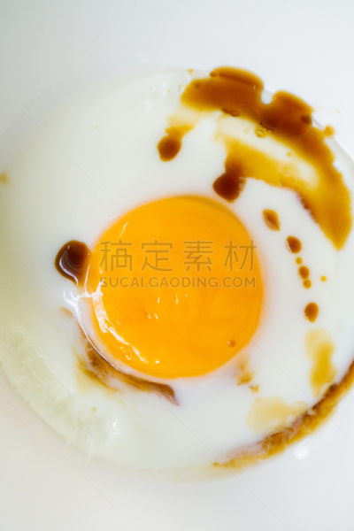 煮鸡蛋,餐具,垂直画幅,半熟的鸡蛋,早餐,煮食,蛋杯,配方,膳食,胆固醇