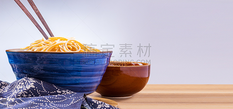 碗,木制,日本,筷子,亚洲全麦面,青绿色,桌子,住宅房间,留白,煮熟