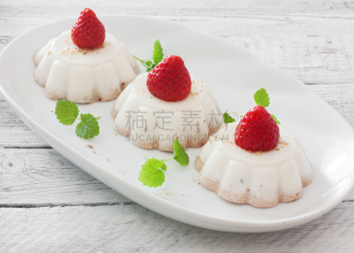 奶油,甜点心,草莓,果冻,奶制品,水平画幅,无人,奶泡,蛋糕,家庭生活