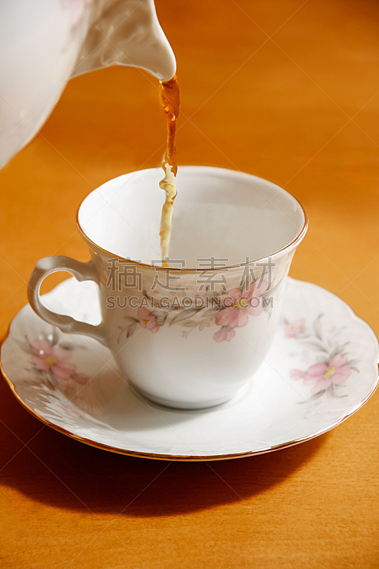 茶杯,茶,垂直画幅,水,褐色,早餐,桌子,木制,无人,饮料