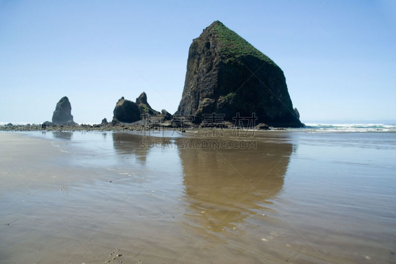 干草堆岩,卡农海滩,奥勒冈海滨,水,天空,俄勒冈州,俄勒冈郡,水平画幅,岩石,无人