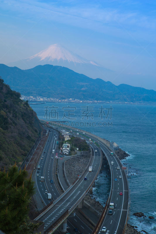 富士山,海湾,垂直画幅,天空,留白,城镇景观,里山,主干路,雪,夏天