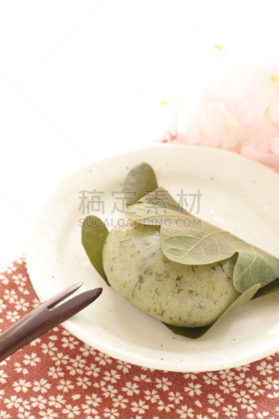 橡叶麻糬,日本食品,垂直画幅,留白,绿色,无人,日本,白色背景,饺子,甜点心