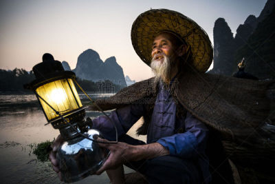 渔夫,鸬鹚,肖像,水平画幅,夜晚,鸟类,户外,灯,广西壮族自治区,兴平