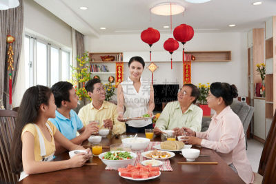 餐桌,带的食物,越南新年,中国对联,晚餐,餐具,水平画幅,父母,家庭生活,居住区