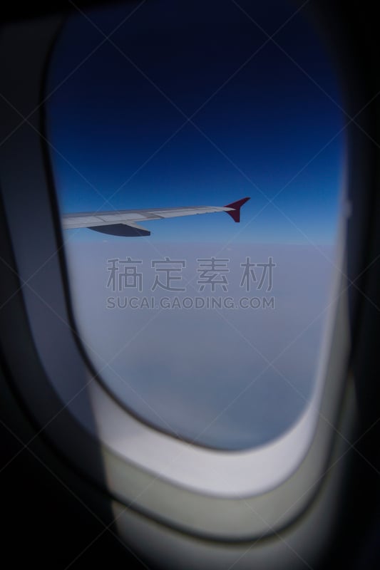 窗户,航拍视角,看风景,飞机,空中安全示范,飞行服,航空航天工程,航空器拍摄视角,积雨云,垂直画幅