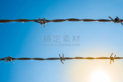 天空,带刺铁丝网,蓝色,太阳,背景,两个物体,安全,自由,围墙,钢铁