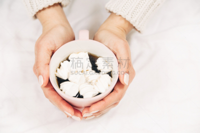 棉花软糖,咖啡,手,妇女问题,白色背景,透过窗户往外看,饮料,部分,咖啡杯,热饮