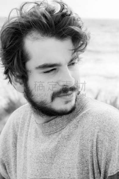 络腮胡子,肖像,黑白图片,男孩,快印黑白照,垂直画幅,侧面像,黑发,仅成年人,青年人
