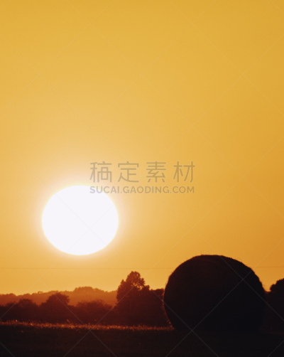 干草卷,三柱门横木,干草,垂直画幅,天空,圆形,美国,橙色,无人,死的
