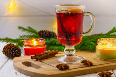 热甜红酒,蜡烛,新年,嫩枝,玻璃杯,背景,花环,扫雪车,葡萄酒,褐色