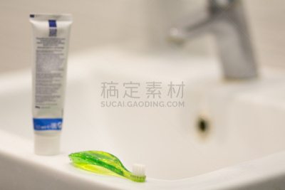 牙刷,口腔卫生,洗手池,童年,水平画幅,使用嘴巴,浴室,牙医,塑胶,干净