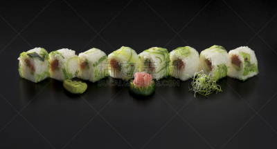 寿司,鲔鱼,inside out寿司卷,鱼浆,芥末酱,紫菜,盐渍食品,胡萝卜,水平画幅,无人