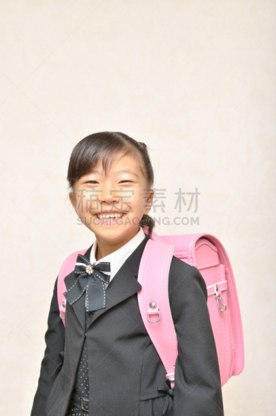 日式书包,粉色,日本人,女孩,垂直画幅,留白,幸福,仅日本人,日本,儿童