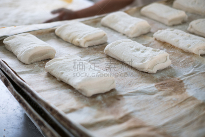 清新,餐盘,意大利拖鞋面包,小圆面包,小甜面包,法式长棍面包,佛卡夏三明治,水平画幅,烘焙糕点,法式食品