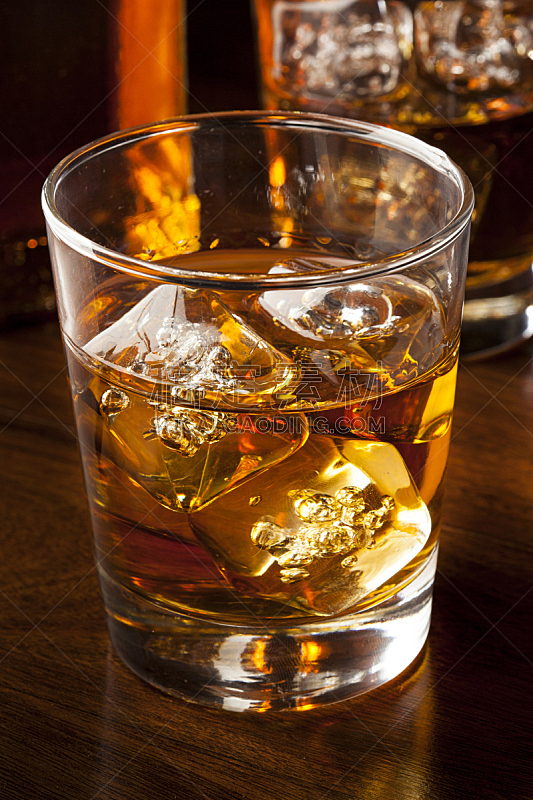 褐色,威士忌,金色,冰块,科涅克,苏格兰威士忌,垂直画幅,琥珀,无人,玻璃